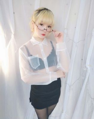 宁荣荣大胸显瘦无痕内衣_HD720P欧美电影在线