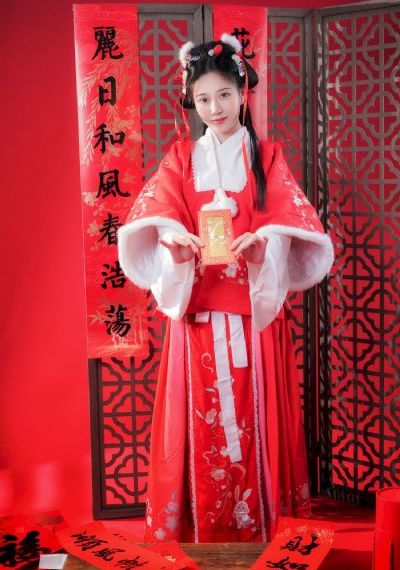 皇上往下边塞玉器的演员_HD动漫免费观看